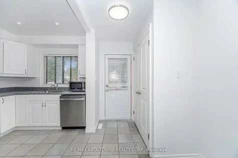 2779 Gananoque Drive Mississauga ON L5N 2E4