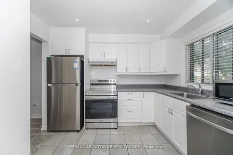 2779 Gananoque Drive Mississauga ON L5N 2E4