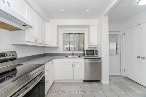 2779 Gananoque Drive Mississauga ON L5N 2E4