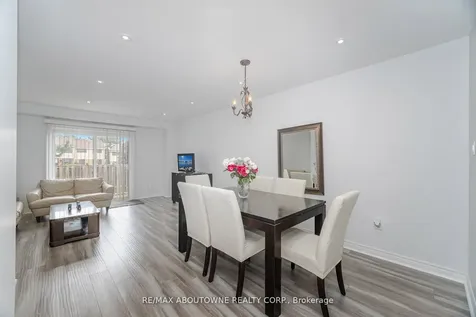 2779 Gananoque Drive Mississauga ON L5N 2E4