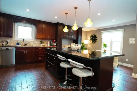 1266 Lakeview Drive Oakville ON L6H 2M8