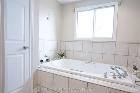 1266 Lakeview Drive Oakville ON L6H 2M8