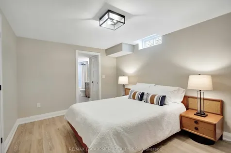 5255 Lakeshore Road Burlington ON L7L 5X9