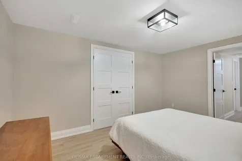 5255 Lakeshore Road Burlington ON L7L 5X9