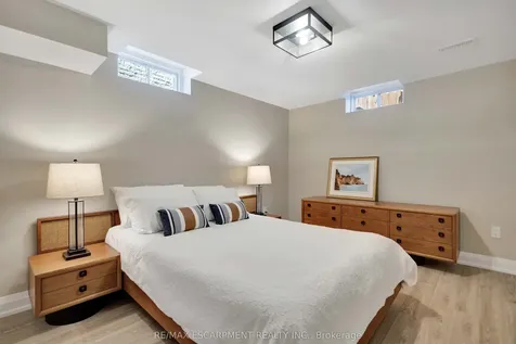 5255 Lakeshore Road Burlington ON L7L 5X9