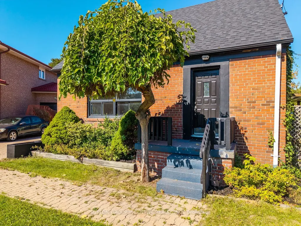 65 Barrhead Crescent Toronto ON M9W 3Z8