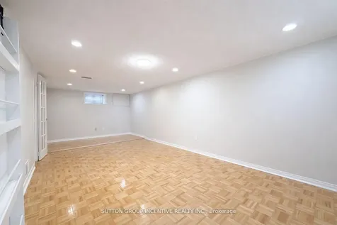 65 Barrhead Crescent Toronto ON M9W 3Z8