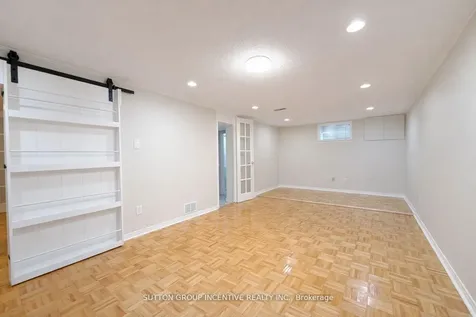 65 Barrhead Crescent Toronto ON M9W 3Z8
