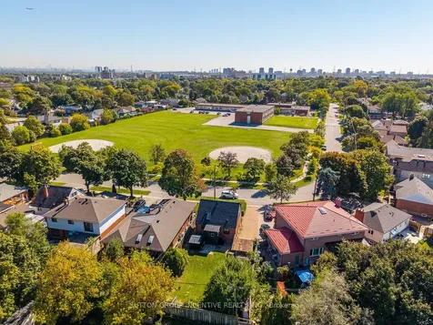 65 Barrhead Crescent Toronto ON M9W 3Z8