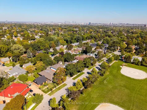 65 Barrhead Crescent Toronto ON M9W 3Z8