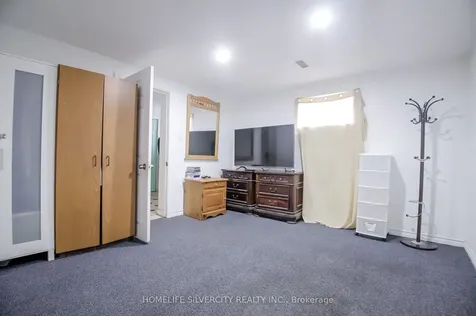 10 Coppermill Drive Toronto ON M9W 3Z3