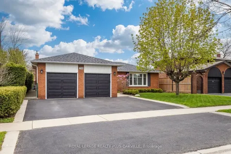 318 Mary Street Oakville ON L6K 3P6