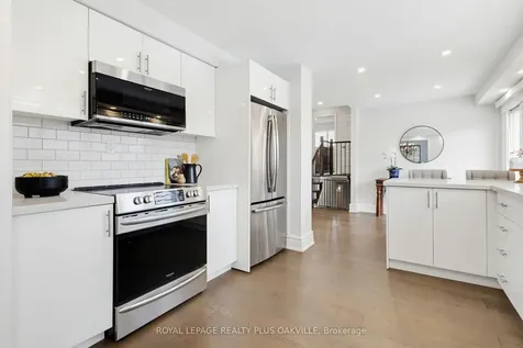 318 Mary Street Oakville ON L6K 3P6