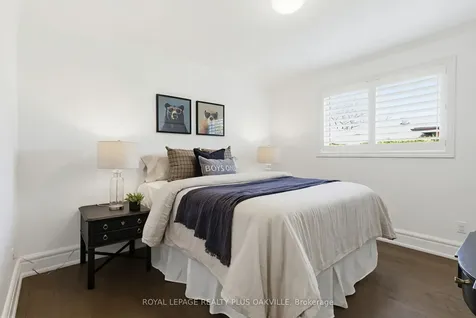 318 Mary Street Oakville ON L6K 3P6