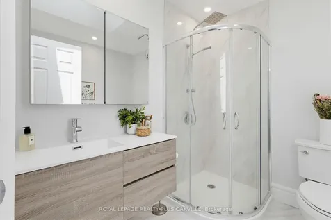 318 Mary Street Oakville ON L6K 3P6