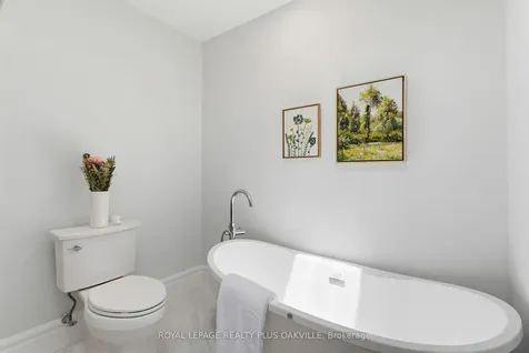 318 Mary Street Oakville ON L6K 3P6