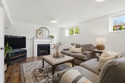 318 Mary Street Oakville ON L6K 3P6