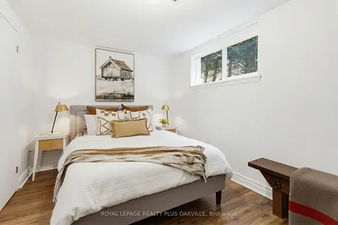 318 Mary Street Oakville ON L6K 3P6