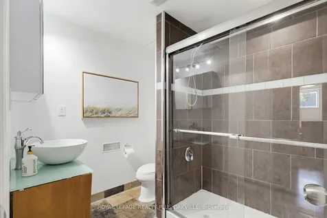 318 Mary Street Oakville ON L6K 3P6