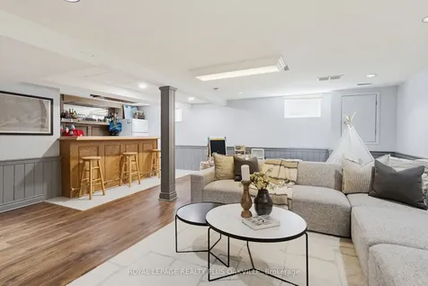 318 Mary Street Oakville ON L6K 3P6
