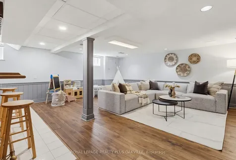 318 Mary Street Oakville ON L6K 3P6