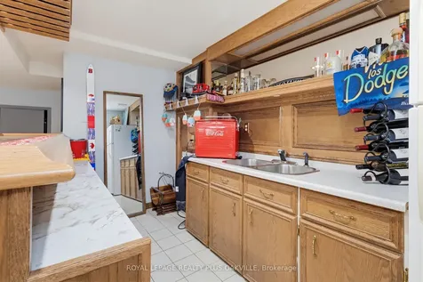 318 Mary Street Oakville ON L6K 3P6