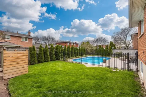 318 Mary Street Oakville ON L6K 3P6