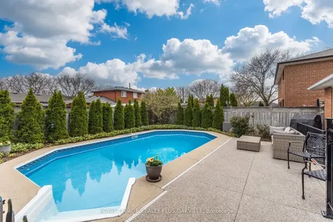 318 Mary Street Oakville ON L6K 3P6