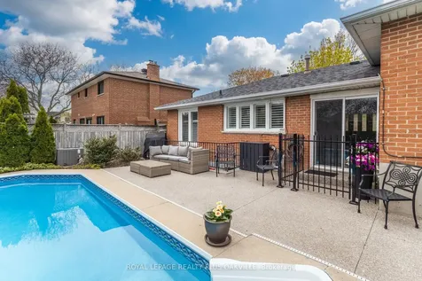 318 Mary Street Oakville ON L6K 3P6