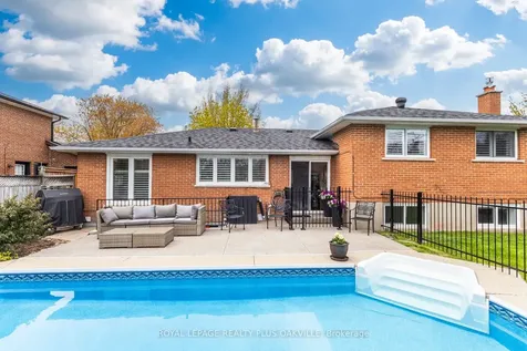 318 Mary Street Oakville ON L6K 3P6