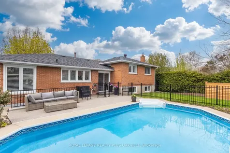318 Mary Street Oakville ON L6K 3P6