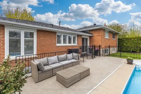 318 Mary Street Oakville ON L6K 3P6