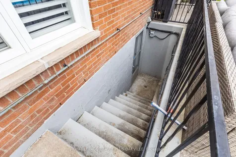 318 Mary Street Oakville ON L6K 3P6