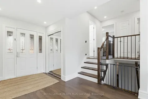 318 Mary Street Oakville ON L6K 3P6