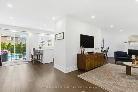 318 Mary Street Oakville ON L6K 3P6