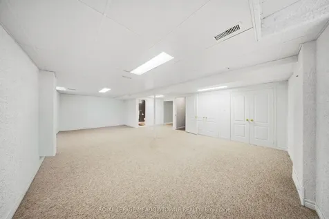 20 Huffmann Drive Halton Hills ON L7G 5W4
