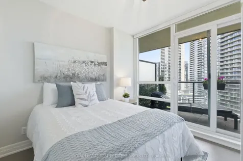 2230 Lake Shore Boulevard W Toronto ON M8V 0B2