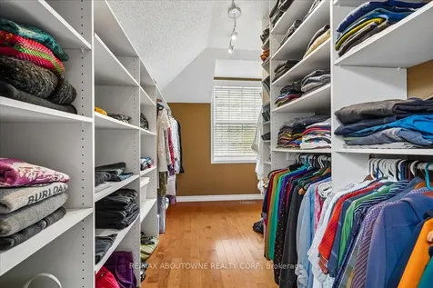 1277 Old Bridle Path Oakville ON L6M 1A3