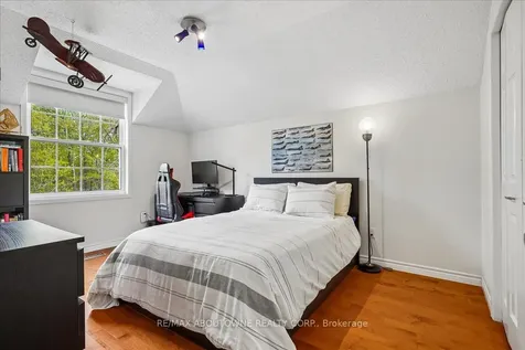 1277 Old Bridle Path Oakville ON L6M 1A3