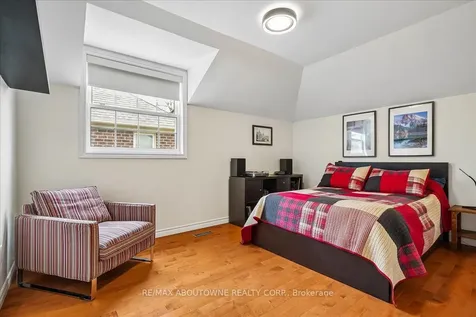 1277 Old Bridle Path Oakville ON L6M 1A3