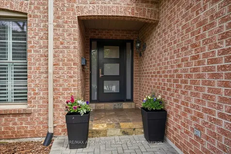 1277 Old Bridle Path Oakville ON L6M 1A3