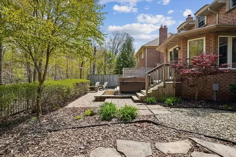 1277 Old Bridle Path Oakville ON L6M 1A3