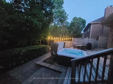 1277 Old Bridle Path Oakville ON L6M 1A3