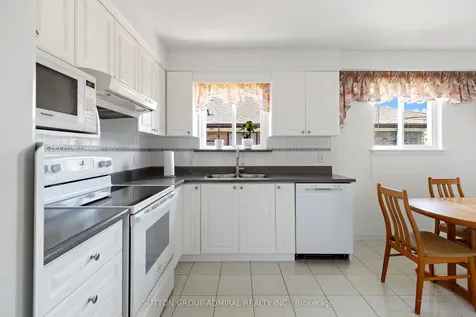 230 Derrydown Road Toronto ON M3J 1S1