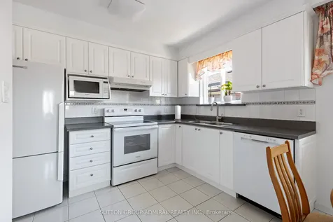230 Derrydown Road Toronto ON M3J 1S1