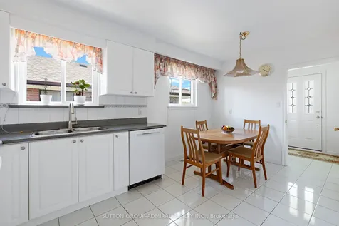 230 Derrydown Road Toronto ON M3J 1S1