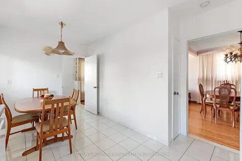 230 Derrydown Road Toronto ON M3J 1S1