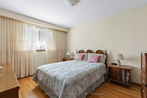 230 Derrydown Road Toronto ON M3J 1S1