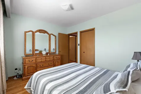 230 Derrydown Road Toronto ON M3J 1S1