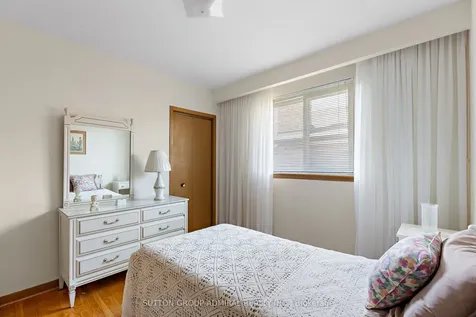 230 Derrydown Road Toronto ON M3J 1S1